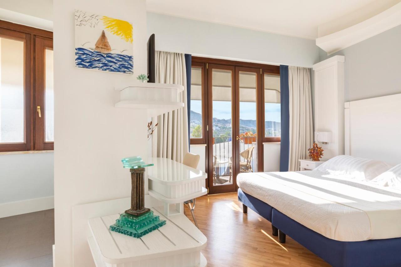 Hotel Lido Degli Scogli Кротоне Экстерьер фото