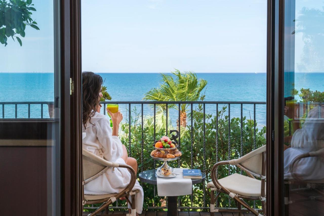 Hotel Lido Degli Scogli Кротоне Экстерьер фото